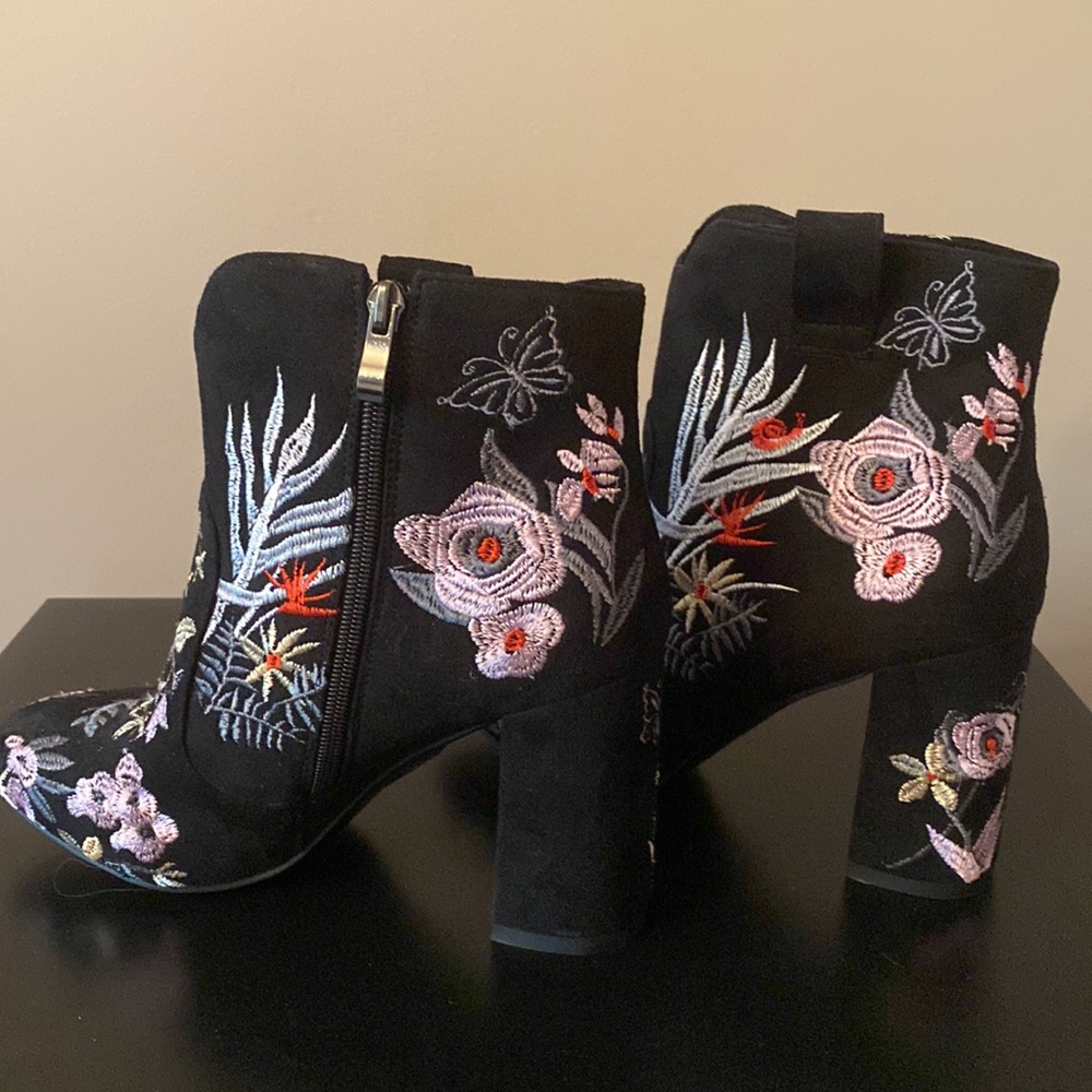 Women heeled Fashion Boots - Picture 4 of 4